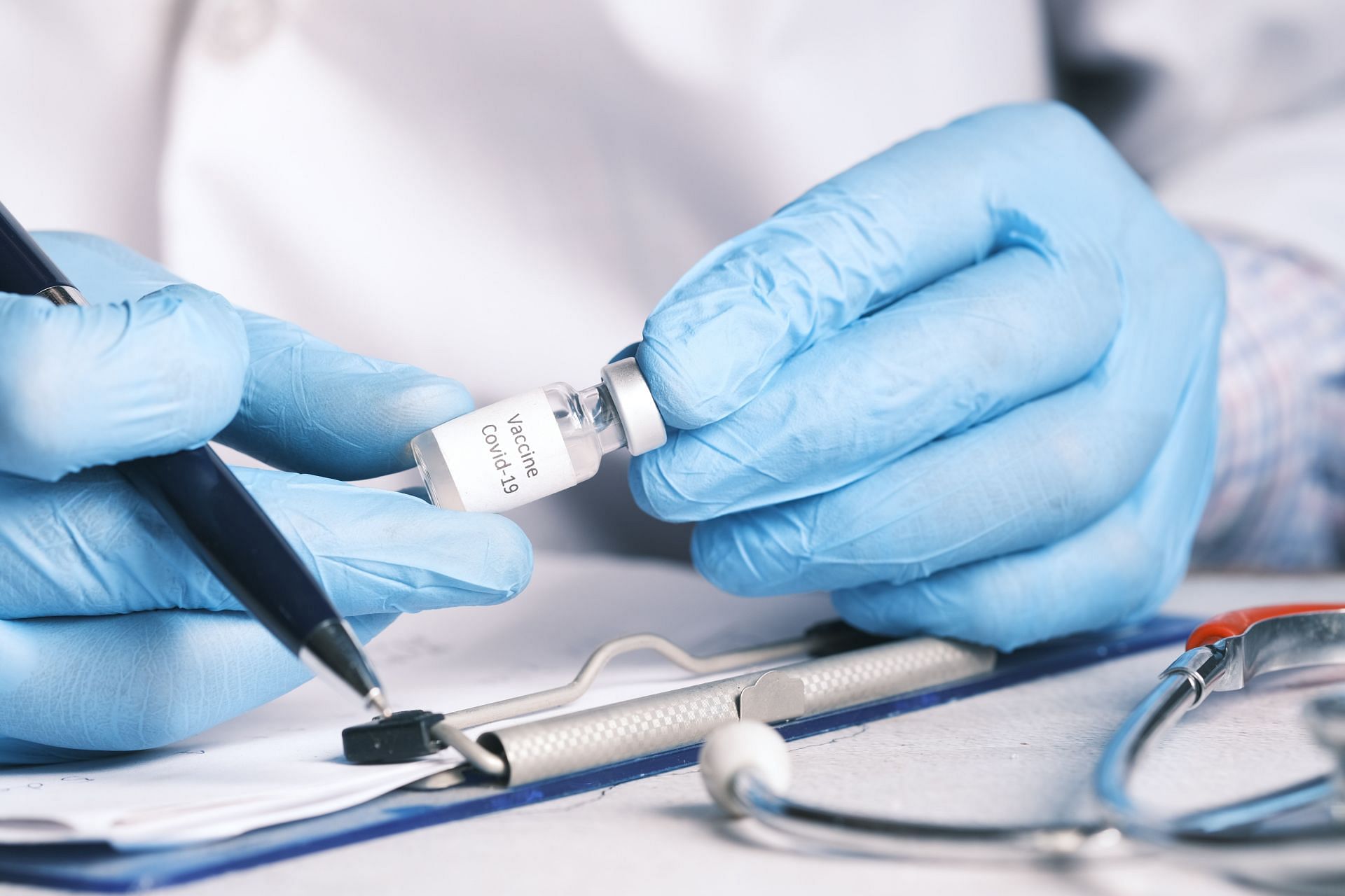 Researchers and healthcare are working on indentifying thr symptoms. (Image via Unsplash/Towfiqu Barbhuiya)